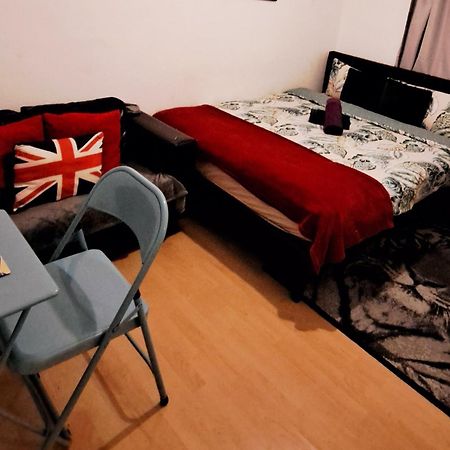Merciful King Room, In Zone 2-3 لندن الغرفة الصورة
